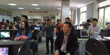 歡樂(lè)抓錢(qián)舞，迎接畢加美好的一天